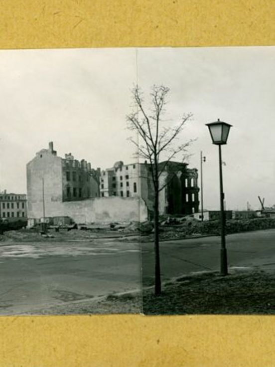 Photography by Fritz Tiedemann, silver gelatin paper on paper, 18,5 x 24,6 cm