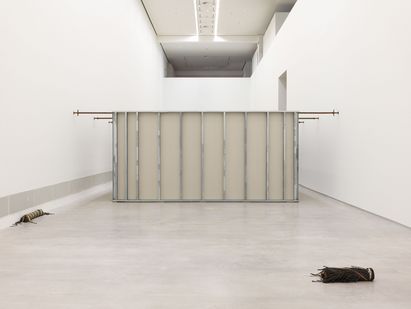 Ausstellungsansicht „Nina Canell. Tectonic Tender“, Berlinische Galerie, Foto: © Nick Ash Ausstellungsansicht „Nina Canell. Tectonic Tender“, Berlinische Galerie, Foto: © Nick Ash